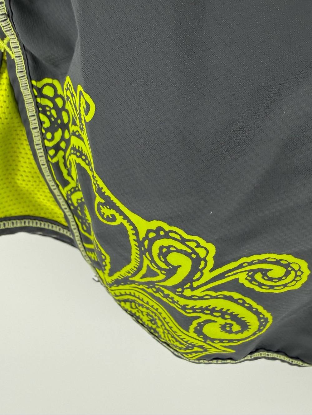 Athleta Kick Asphalt Tia Running Shorts Grey Neon Green Paisley Lined Sz S - Picture 2 of 6